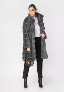 Полушубок с декоративной брошкой