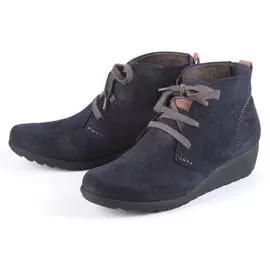 Ботинки женские на рифленой танкетке и шнуровке