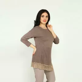 Джемпер с асимметричным низом и кружевом