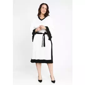 Платье с контрастной отделкой на поясе