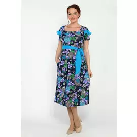 Платье с поясом и фигурным вырезом