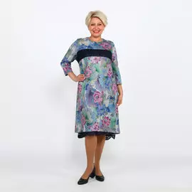 Платье-трапеция с оригинальным принтом