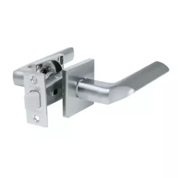 Комплект дверных ручек на розетке Edson P8Q2 без запирания цвет матовый хром