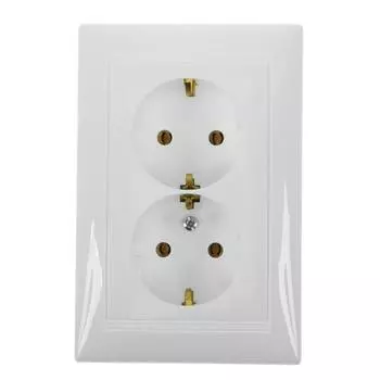 Розетка двойная встраиваемая Legrand Valena с заземлением, цвет белый