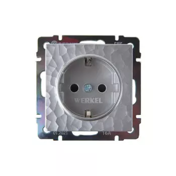 Розетка встраиваемая Werkel Hammer с заземлением со шторками цвет серебряный