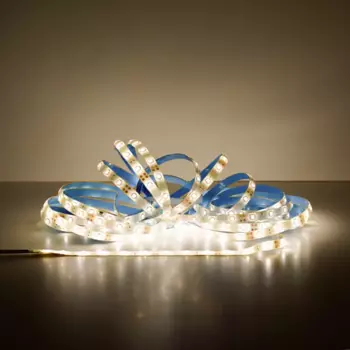 Светодиодная лента для ванной комнаты Gauss 120 диодов/10 Вт/м 12 В 8 мм IP65 5 м теплый белый свет