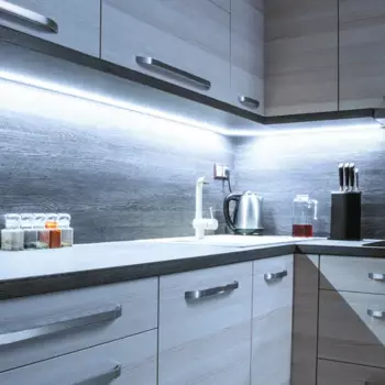 Светодиодная лента с пультом Apeyron 221ОО 14.4 Вт/м 12 В 10 мм IP20 5 м регулируемый цвет света