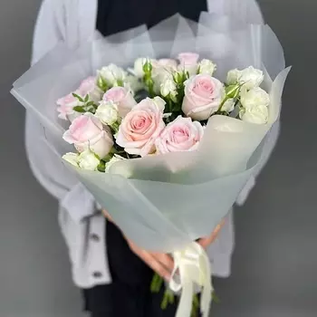 4 СЕЗОНА Дуобукет из кустовых и одноголовых роз