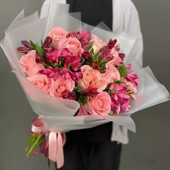 4 СЕЗОНА Дуобукет из роз и альстромерий