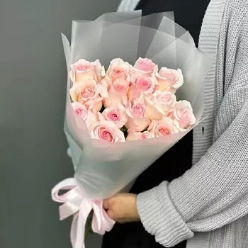 4 СЕЗОНА Монобукет из 15 нежно-розовых роз