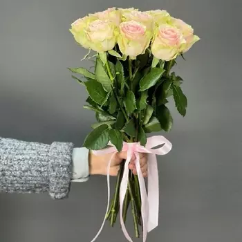 4 СЕЗОНА Монобукет из 15 роз пастельных оттенков