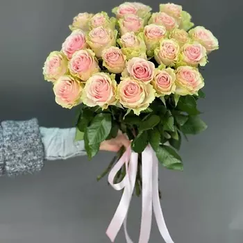 4 СЕЗОНА Монобукет из 25 роз пастельных оттенков