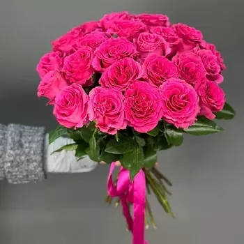 4 СЕЗОНА Монобукет из 25 роз в ярко-розовой гамме
