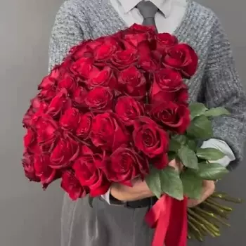 4 СЕЗОНА Монобукет из 51 алой розы