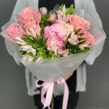 4 СЕЗОНА Триобукет из гортензии, роз и альстромерий