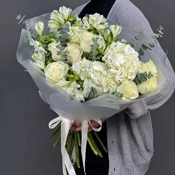 4 СЕЗОНА Триобукет из гортензии, роз и альстромерий