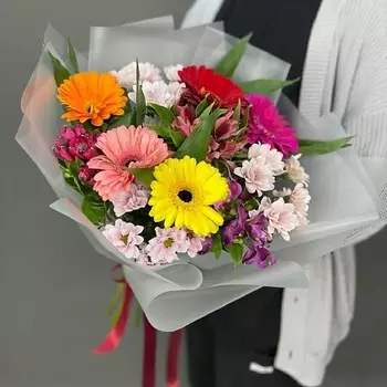 4 СЕЗОНА Триобукет из кустовых хризантем, гербер и альстромерий