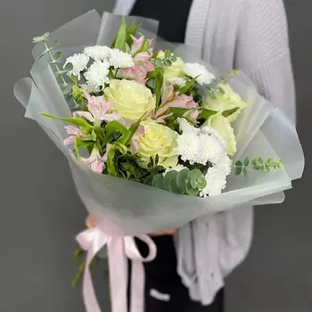 4 СЕЗОНА Триобукет из кустовых хризантем, роз и альстромерий