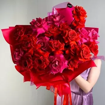 ANANAS FLOWERS Монобукет из вывернутых эквадорских роз