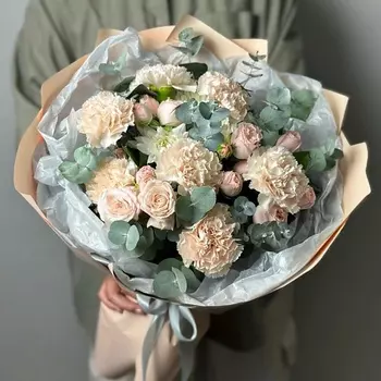 ART FLORA Букет из кустовой розы и диантусов