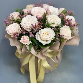 ARTISHOK Коробочка из пионовидных роз,лимониума и рускуса