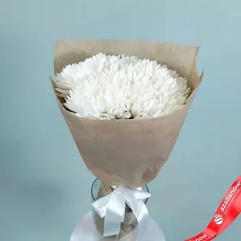 AZALIANOW ЦВЕТЫ. ПОДАРКИ. ДЕКОР Букет «Белая мечта в крафте» из 5 белых хризантем