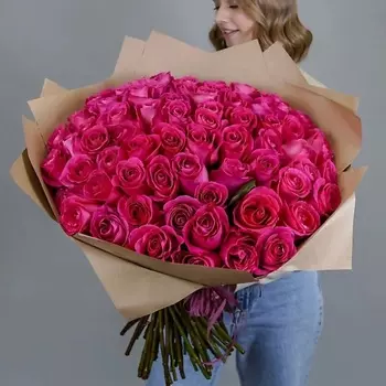 AZALIANOW ЦВЕТЫ. ПОДАРКИ. ДЕКОР Букет из 101 малиновой розы 50 см в крафте