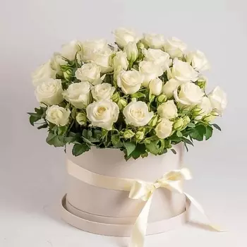 AZALIANOW ЦВЕТЫ. ПОДАРКИ. ДЕКОР Букет из 11 белых кустовых роз «Коробочка любви»