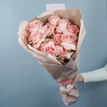 AZALIANOW ЦВЕТЫ. ПОДАРКИ. ДЕКОР Букет из 13 розовых роз «Бархатные грани»