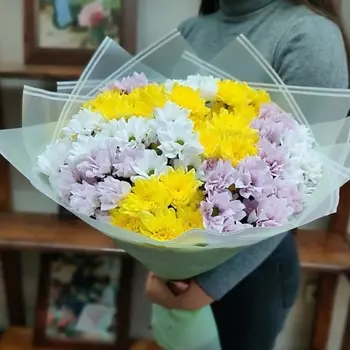 AZALIANOW ЦВЕТЫ. ПОДАРКИ. ДЕКОР Букет из 13 разноцветных кустовых хризантем