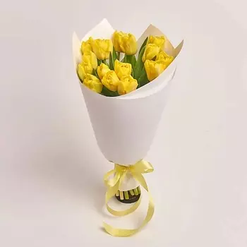 AZALIANOW ЦВЕТЫ. ПОДАРКИ. ДЕКОР Букет из 15 пионовидных желтых тюльпанов в белой упаковке