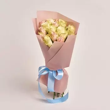 AZALIANOW ЦВЕТЫ. ПОДАРКИ. ДЕКОР Букет из 15 роз микс в кремовой пленке