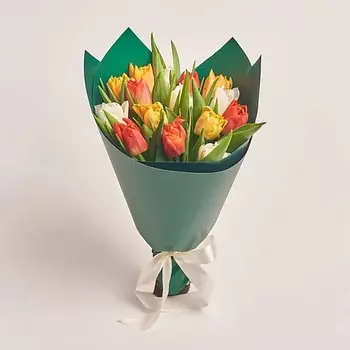 AZALIANOW ЦВЕТЫ. ПОДАРКИ. ДЕКОР Букет из 15 пионовидных тюльпанов в зеленой упаковке