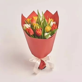 AZALIANOW ЦВЕТЫ. ПОДАРКИ. ДЕКОР Букет из 15 пионовидных тюльпанов в оранжевой бумаге