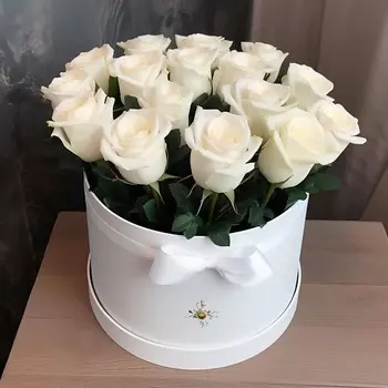 AZALIANOW ЦВЕТЫ. ПОДАРКИ. ДЕКОР Букет из 17 белых роз в коробке