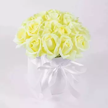 AZALIANOW ЦВЕТЫ. ПОДАРКИ. ДЕКОР Букет из 19 белых роз «Коробочка белых роз»