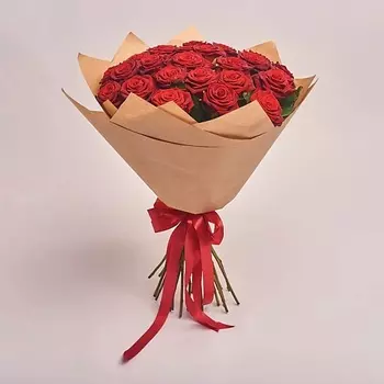 AZALIANOW ЦВЕТЫ. ПОДАРКИ. ДЕКОР Букет из 25 красных роз Ред Наоми в крафте