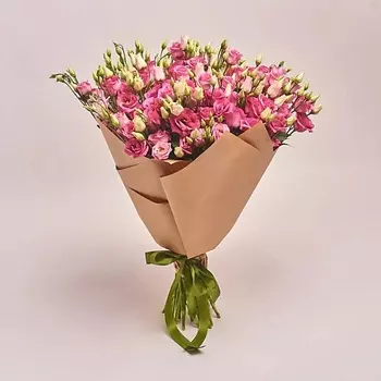 AZALIANOW ЦВЕТЫ. ПОДАРКИ. ДЕКОР Букет из 25 розовых лизиантусов в крафт-бумаге