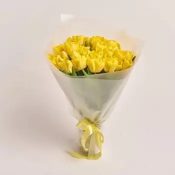 AZALIANOW ЦВЕТЫ. ПОДАРКИ. ДЕКОР Букет из 25 пионовидных желтых тюльпанов в белой пленке