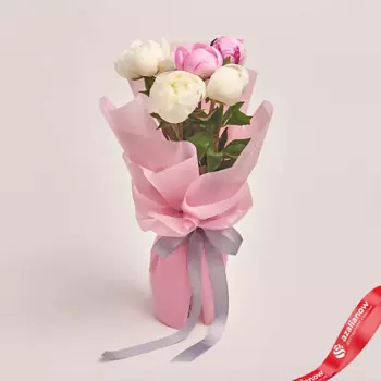 AZALIANOW ЦВЕТЫ. ПОДАРКИ. ДЕКОР Букет из 2 розовых и 3 белых пионов в розовой пленке