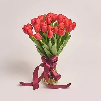 AZALIANOW ЦВЕТЫ. ПОДАРКИ. ДЕКОР Букет из 35 красных тюльпанов
