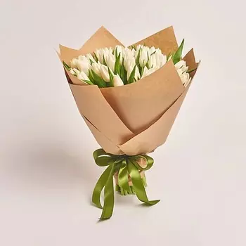 AZALIANOW ЦВЕТЫ. ПОДАРКИ. ДЕКОР Букет из 35 белых тюльпанов в крафт-бумаге