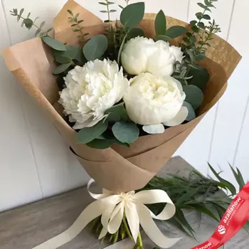 AZALIANOW ЦВЕТЫ. ПОДАРКИ. ДЕКОР Букет из 3 белых пионов в крафте