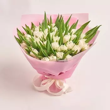 AZALIANOW ЦВЕТЫ. ПОДАРКИ. ДЕКОР Букет из 51 белого пионовидного тюльпана в розовой пленке