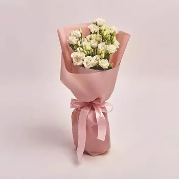 AZALIANOW ЦВЕТЫ. ПОДАРКИ. ДЕКОР Букет из 5 белых лизиантусов в бежевой пленке