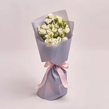 AZALIANOW ЦВЕТЫ. ПОДАРКИ. ДЕКОР Букет из 5 белых лизиантусов в серой пленке