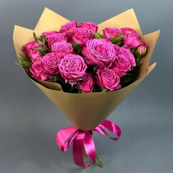 AZALIANOW ЦВЕТЫ. ПОДАРКИ. ДЕКОР Букет из 5 кустовых пионовидных розовых роз, в пленке с зеленью