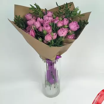 AZALIANOW ЦВЕТЫ. ПОДАРКИ. ДЕКОР Букет из 7 кустовых пионовидных розовых роз, в пленке с зеленью