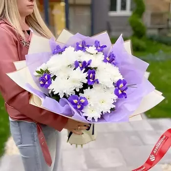 AZALIANOW ЦВЕТЫ. ПОДАРКИ. ДЕКОР Букет из ирисов и кустовых хризантем