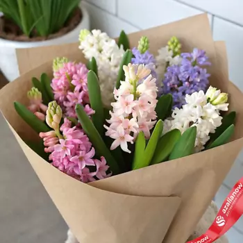 AZALIANOW ЦВЕТЫ. ПОДАРКИ. ДЕКОР Яркий весенний букет из 9 разноцветных гиацинтов в крафте